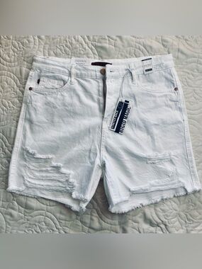 Judy Blue XL High Waisted Rigid Magic Cutoff Shorts in White